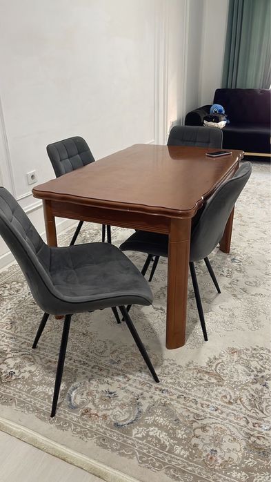 Обеденный стол в отличном состоянии