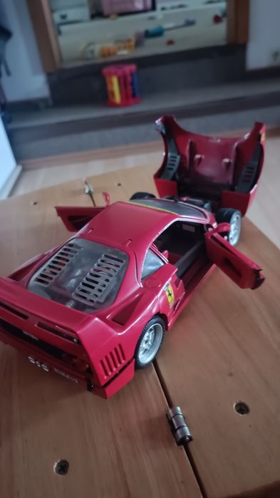 Ferrari F40 1987 (1/18)