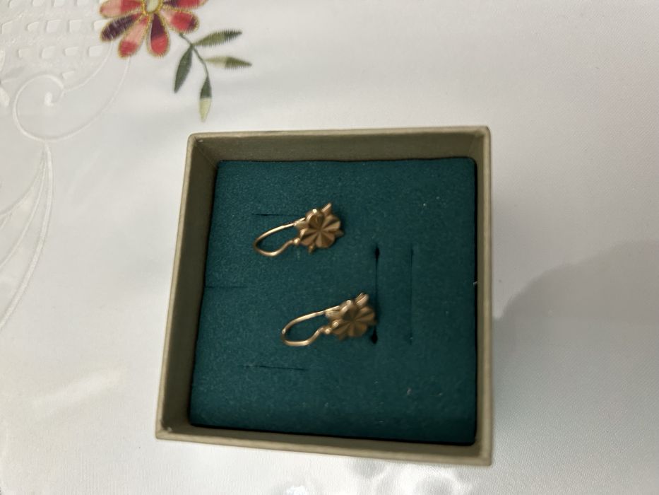 Продам золотые сережки