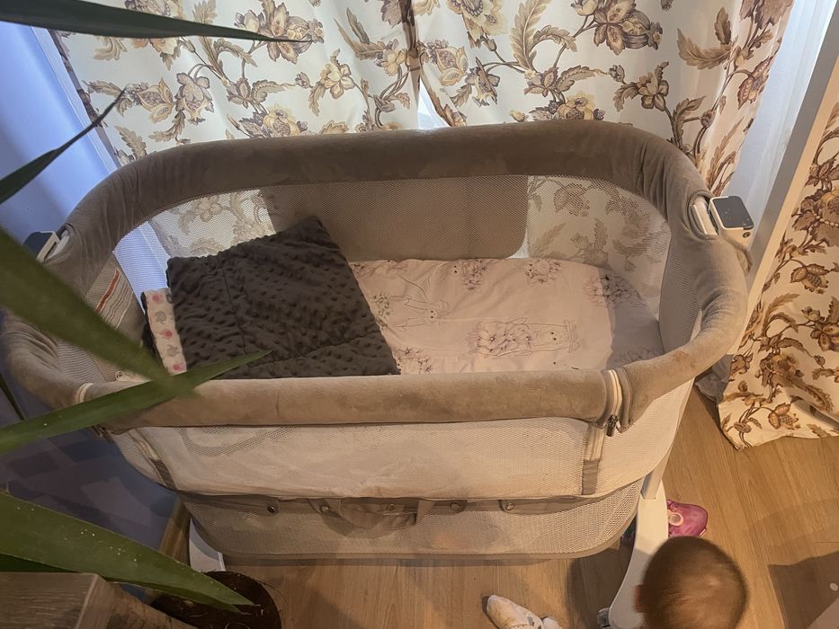 Patut co-sleeper atasabil la pat