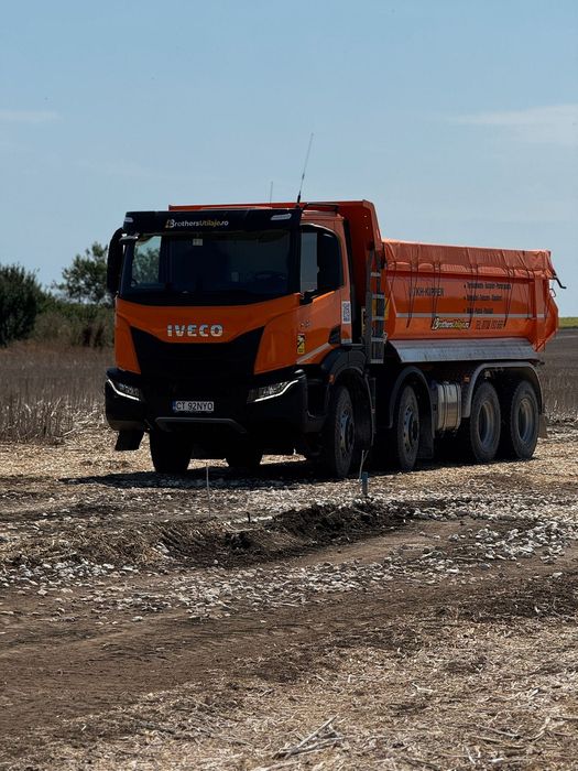 Închiriez Buldoexcavator,Camioane 8x4
