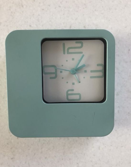 Часы будильник продам