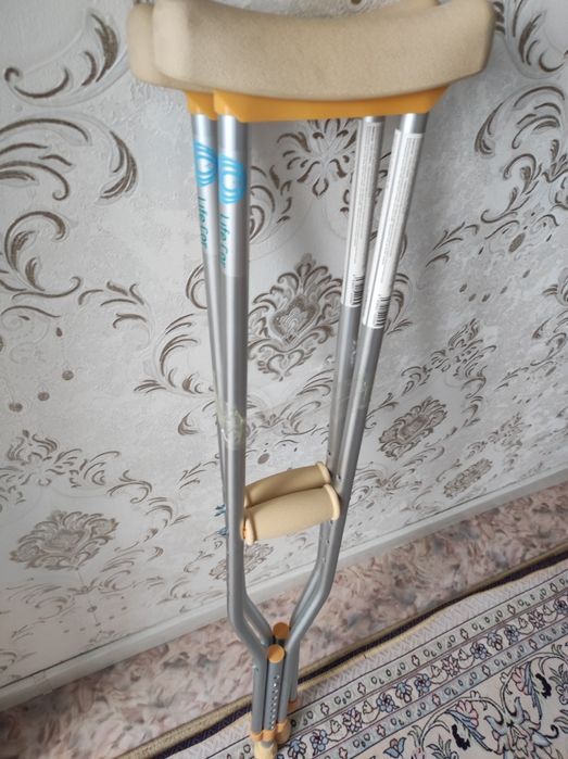 Продам 2 шт костыли