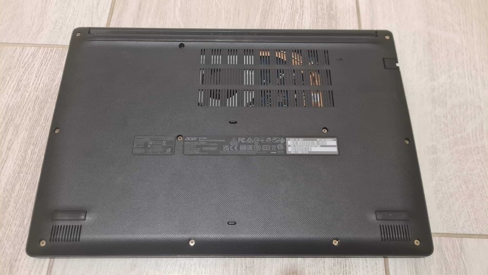 Лаптоп 15.6" Acer с Windows 11, батерия 3 часа