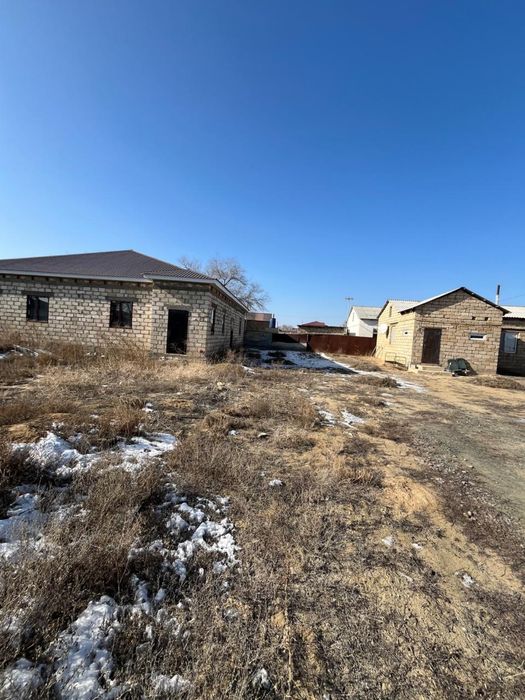 Үй сатылады базардың айналасында.