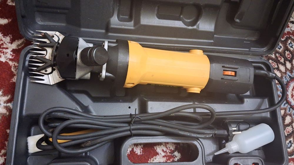 Quyni Yungini oladigon Moshinka