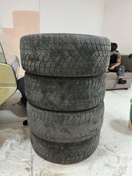 MICHELIN  шины компелк очень хорошый состояние