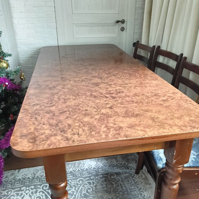 Стол для гостиной