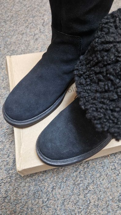 Новые удобные сапоги бренда CLARKS