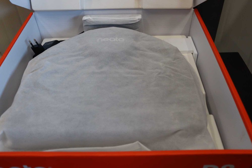 Мощна прахосмукачка робот Neato Robotics D8, Lidar,  100мин., Alexa