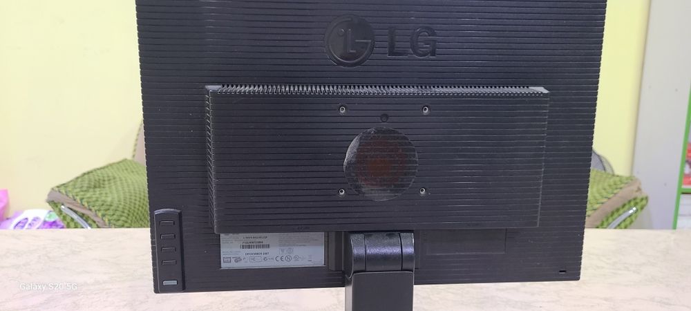 Монитор LG FLATRON 19"