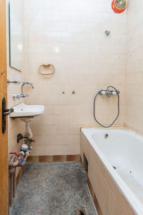 Продава се Тристаен апартамент в Плевен, Сторгозия - 72 кв.м за 1417 €/кв.м - Снимка #11