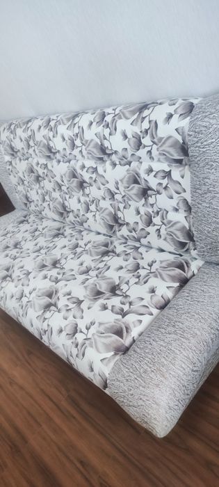 Продам диван 2-х местный