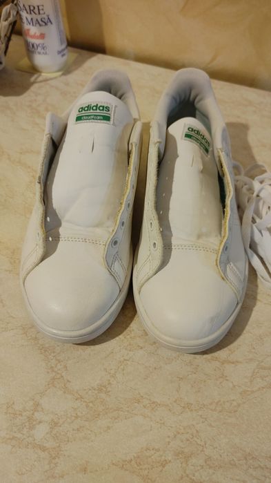 Vand adidasi adidas,stare foarte buna marime 43