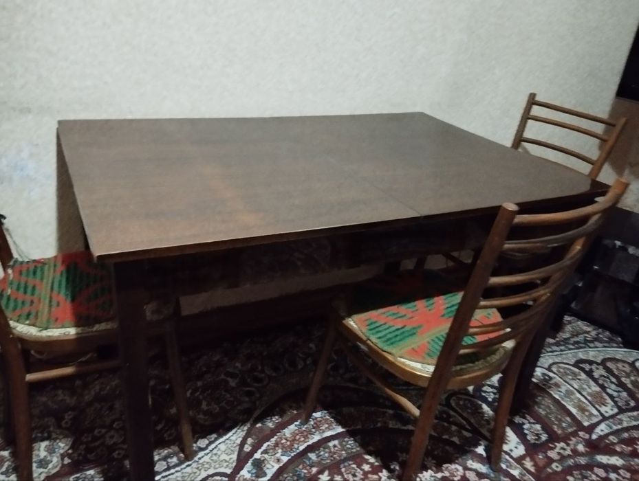 Продам стол, стулья