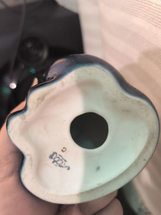 Фарфоровая статуэтка.