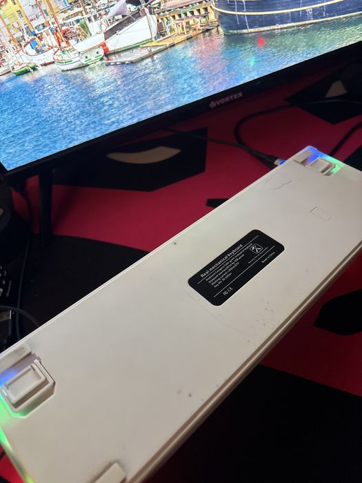 Vand tastatura gaming red switches