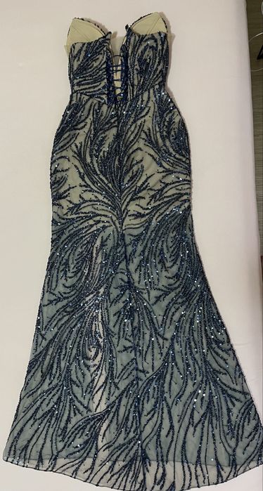 Бална рокля с камъни и маниста