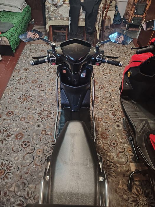 Vând scutăr electric