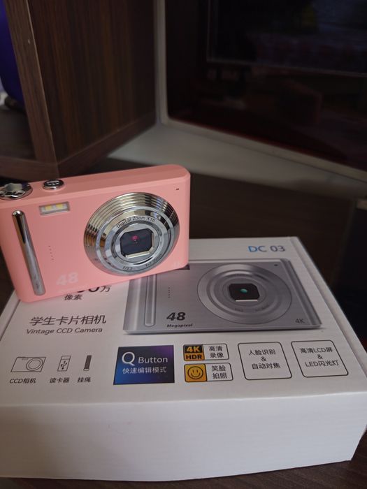 Vand camera digitala roz