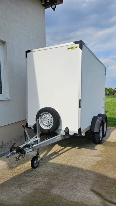 Remorca închisa 2 axe 2500 kg HUMBAUR – ideală reclamă / transport