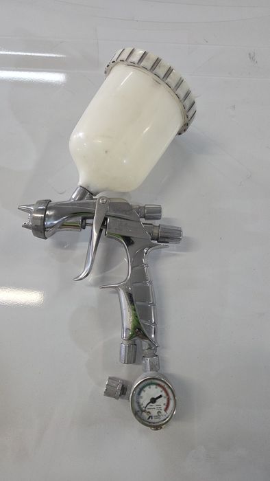 Pistol Iwata pininfarina