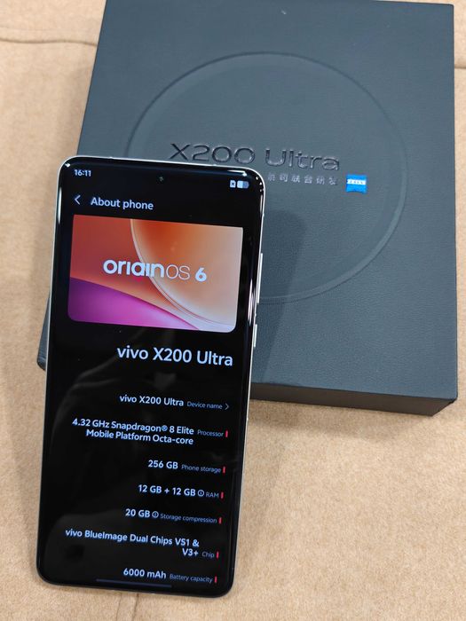 Нов Vivo X200 Ultra 12/256 Silver - Zeiss 50+200+50mpx;SD8 Elite; 6000mAh; 6.82"