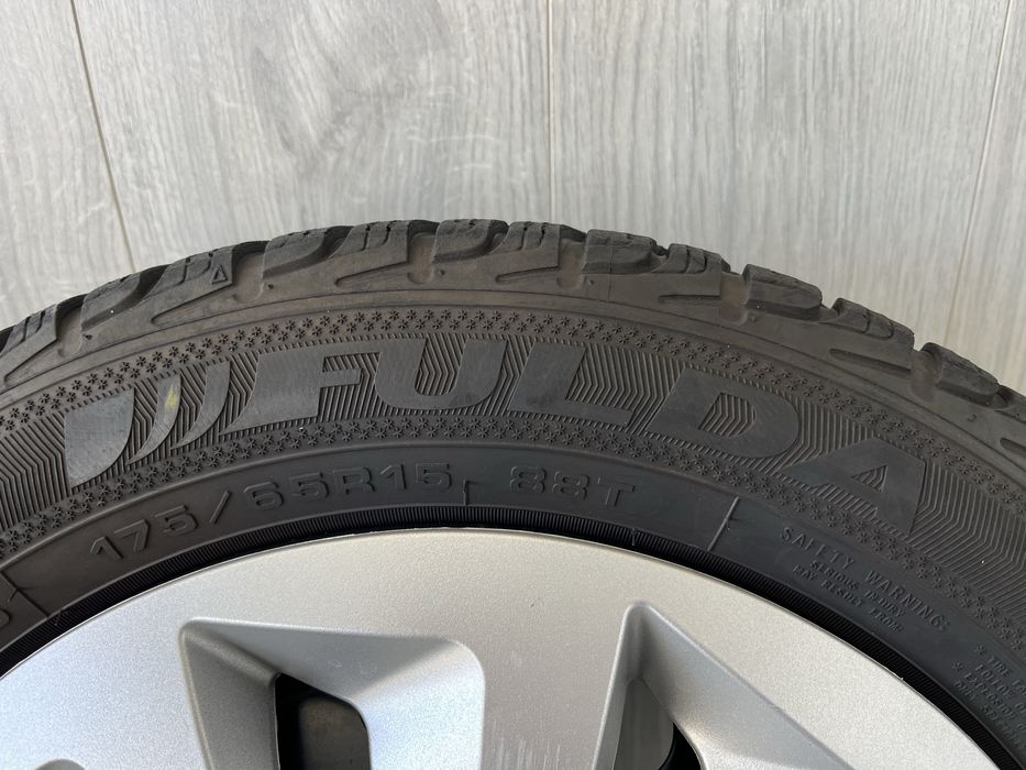 Джанти 15 цола 4х100 за Тойота Ярис със зимни гуми 175/65/15