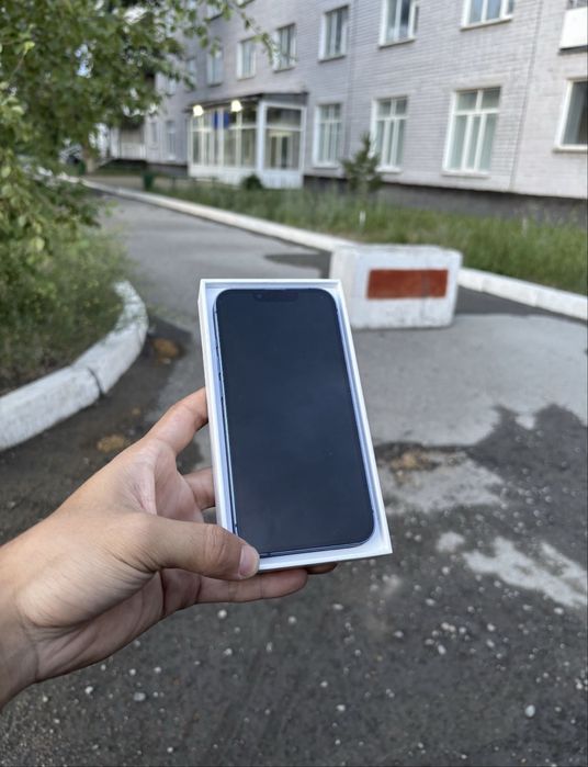 Продам айфон 13