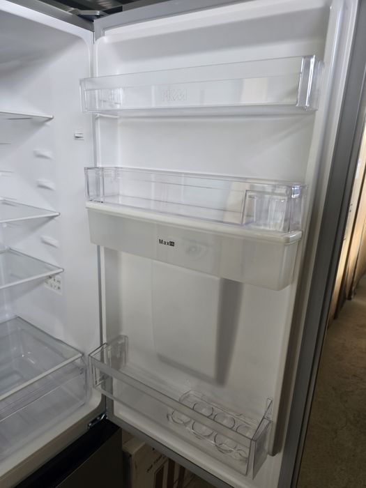 Нов хладилник с диспенсър Total No Frost PKM 180 см