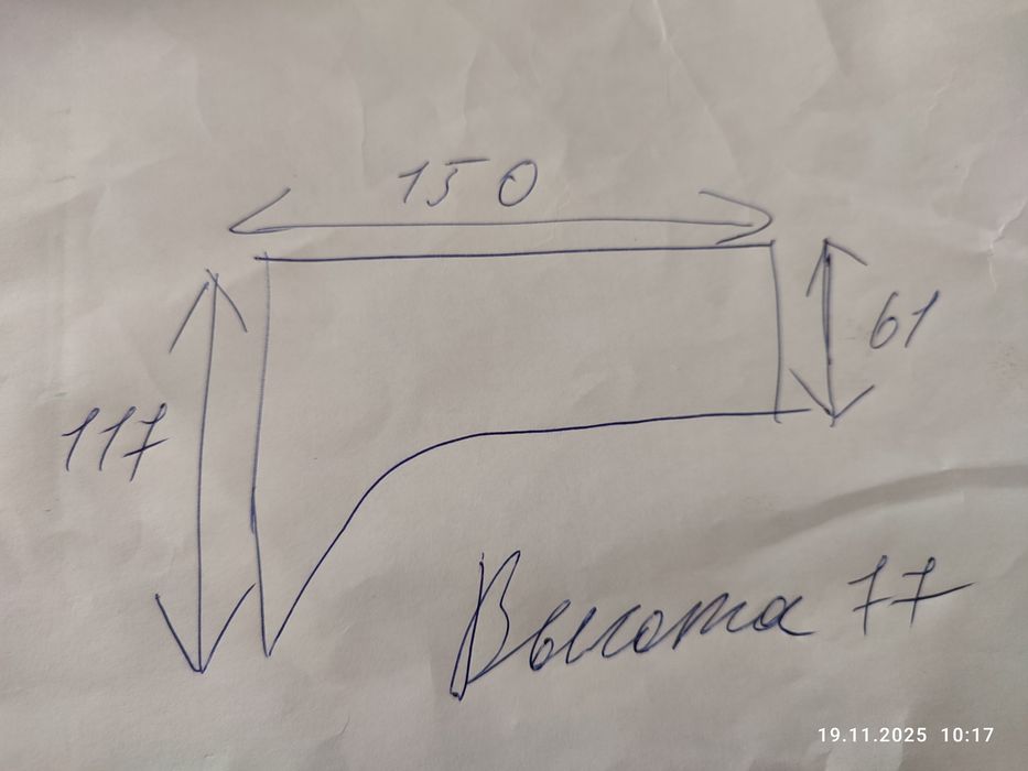 Игровой компьютерный стол в отличном состоянии.