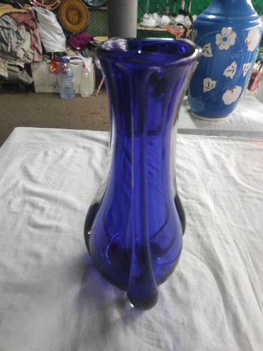 Синяя стеклянная ваза для цветов ссср