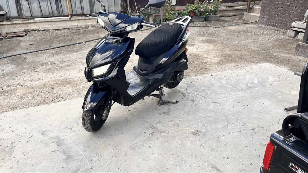 Продам скутер М8