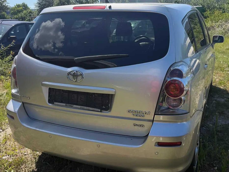 Toyota Corolla Verso 2.2d4d 136к.с. 2005г. се продава на части