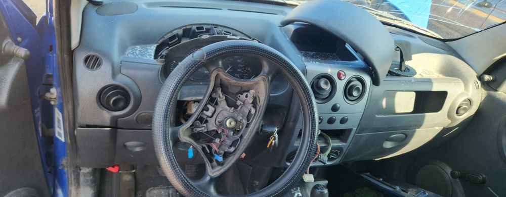 Здвеите колеги продавам пежо партнер 1.9 чис дизел здрав мотор перфект