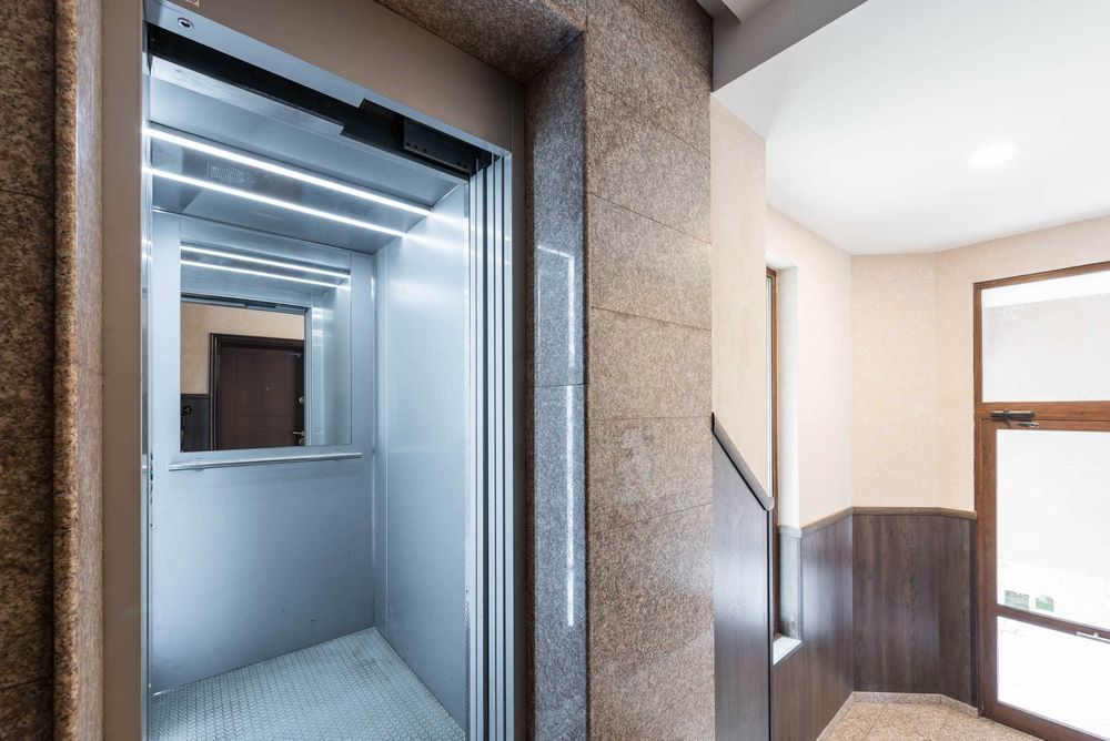 Продава се Тристаен апартамент в Варна, Левски - 135 кв.м за 1473 €/кв.м - Снимка #21