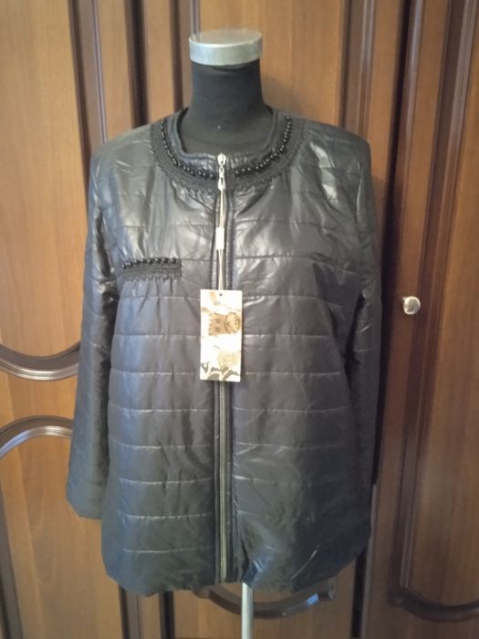 Продам куртку демисезонную.