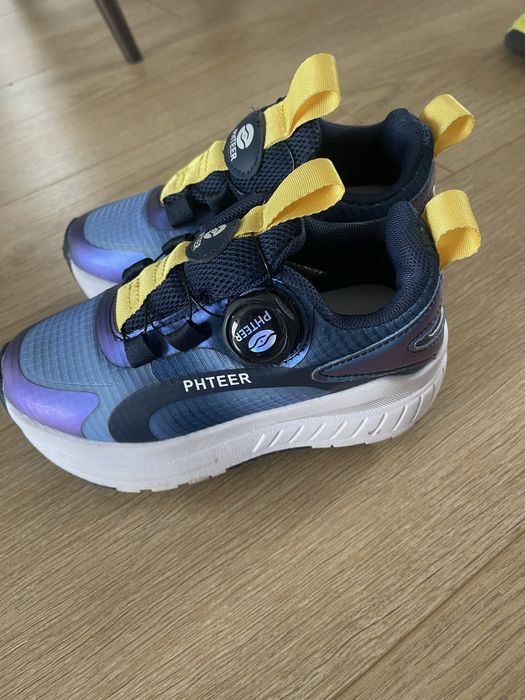 Papuci cu role , numarul 29 ( merg si la 30)