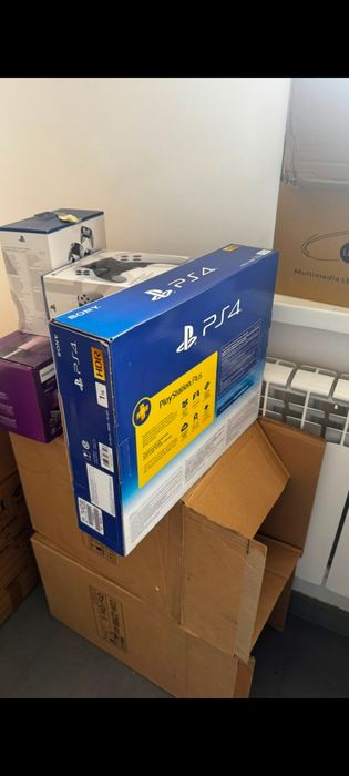 Продам пс 4 Слим 1тб с 2 игрой