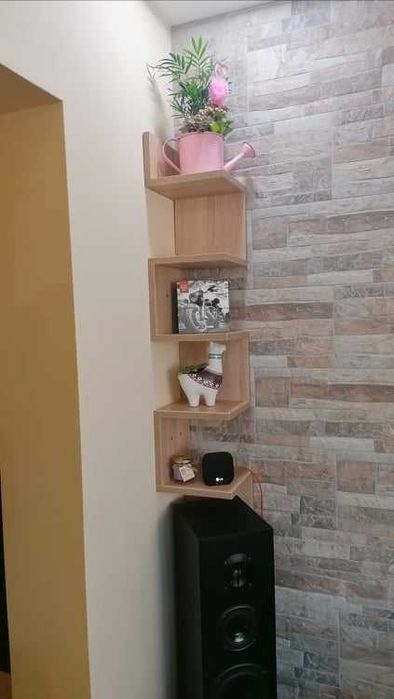 Нестандартни етажерки за ъгъл