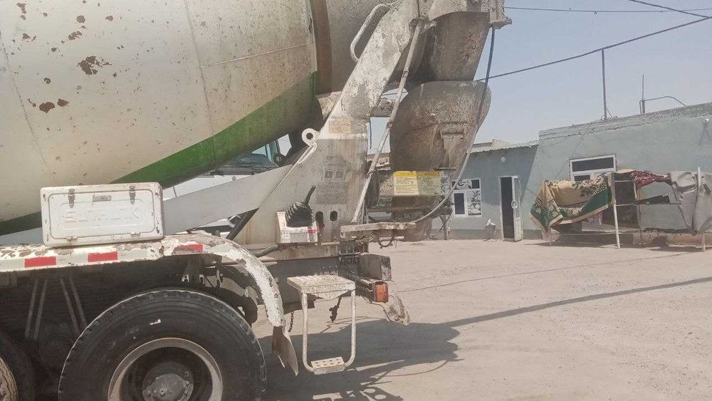 Автомиксер  HOWO