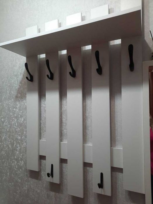 Продам вешалку в прихожую