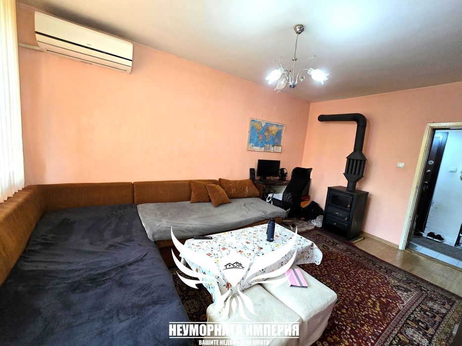 Продавам тристаен 68кв.м. на 4ти етаж с метален гараж в гр.Асеновград, квартал Изток