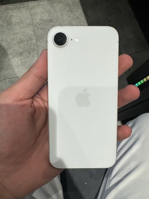 Iphone 16e xolati ideal