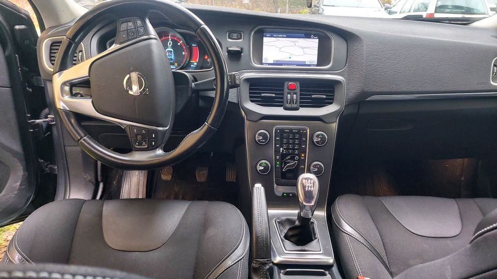 VOLVO V40 an fabricație2014 cu volan pe partea stângă.