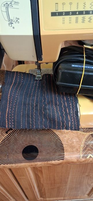 Masina de cusut Larvia