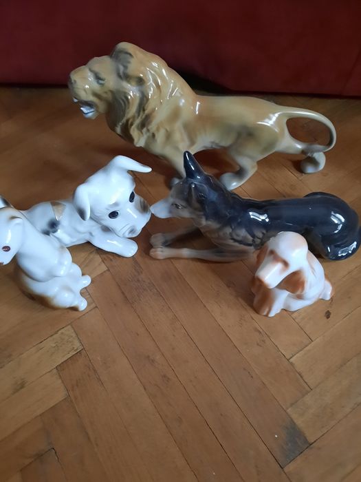 Vând bibelouri vechi