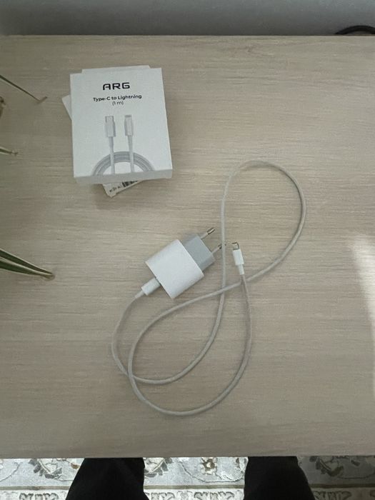 Оригинальное зарядное устройство с адаптером для iPhone.
