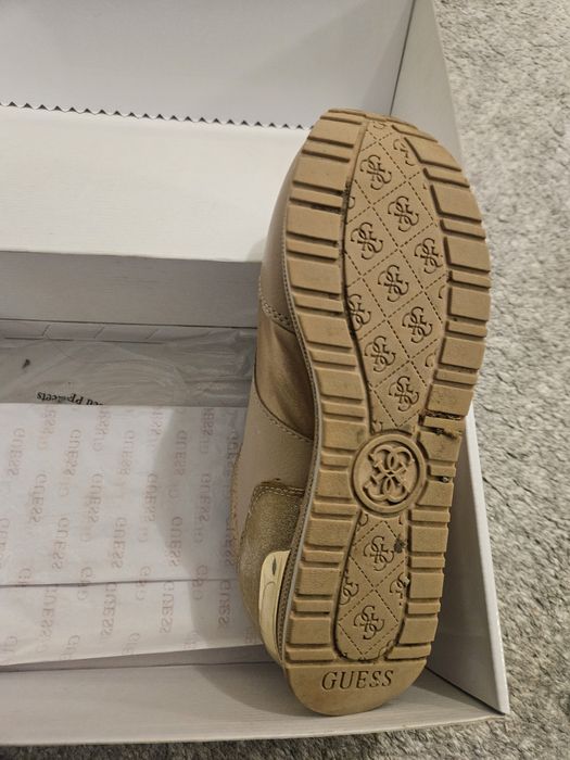 Сникърси guess 37 номер