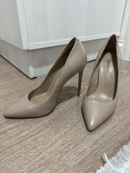 Продам новые туфли Djovannia